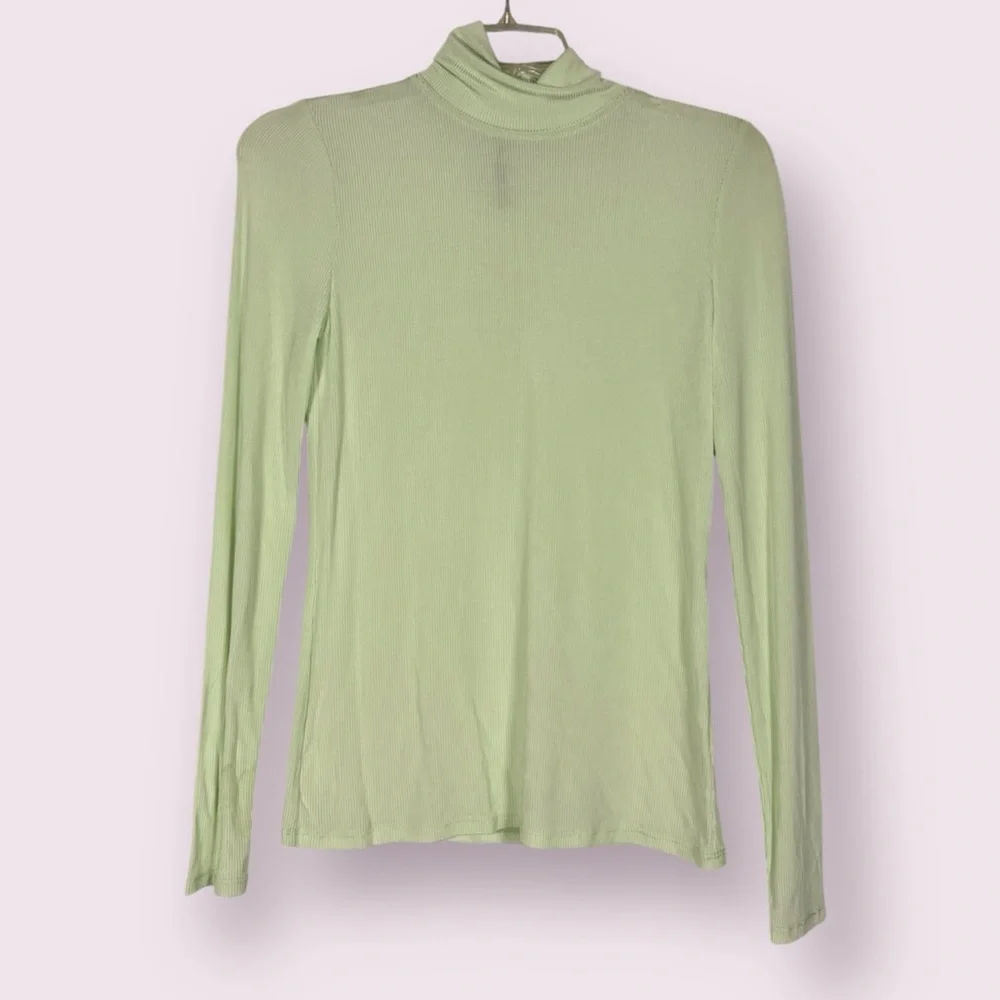 St. John Turtleneck Stretch Top Ribbed Long Sleeve Light Green Size XS - Picture 1 of 8